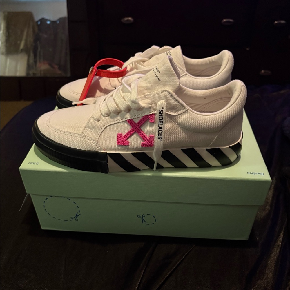 Off-White Cream and Pink Arrow Sneakers